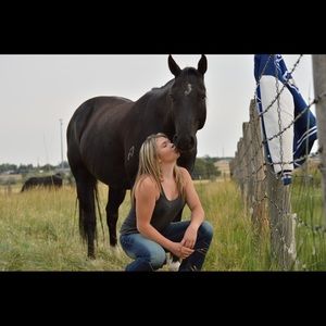 Meet your Posher, Mikala